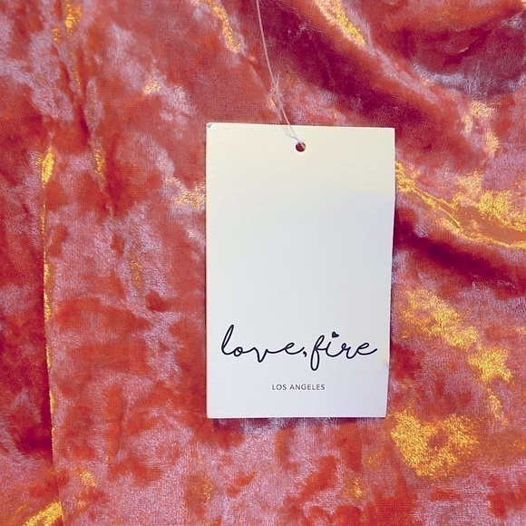 NWT love, Fire Crushed Velvet Long Sleeve Crop Top Peachy/Pink Size Medium - Picture 2 of 12
